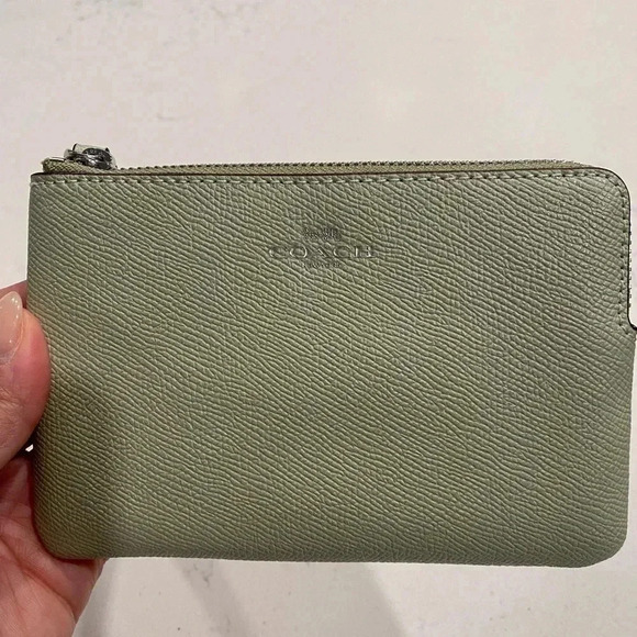 💚 Brand New Coach Wristlet 💚 - Picture 1 of 8